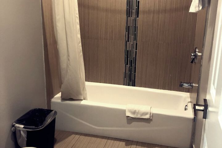 Deluxe Inn Hawthorne