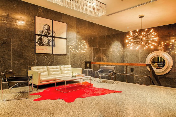 Lounge 83 of 115
