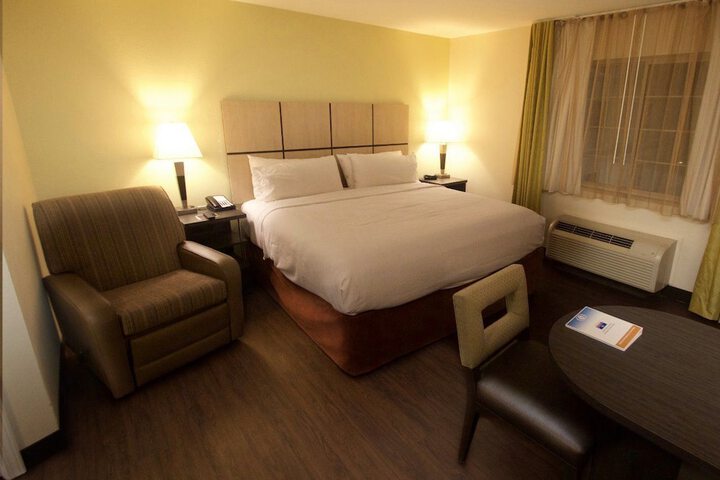 Room 10 of 38