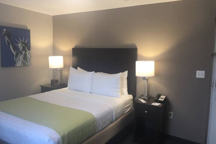 Room 13 of 27