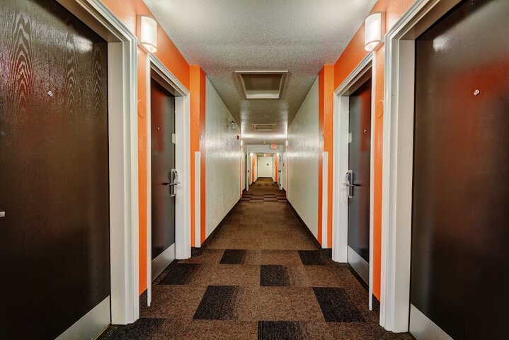 Ballroom/Hall 28 of 29