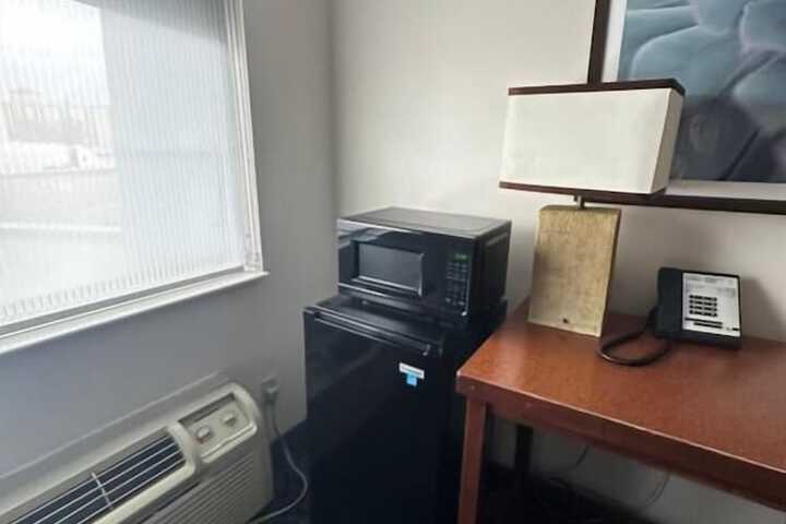 Room 14 of 16