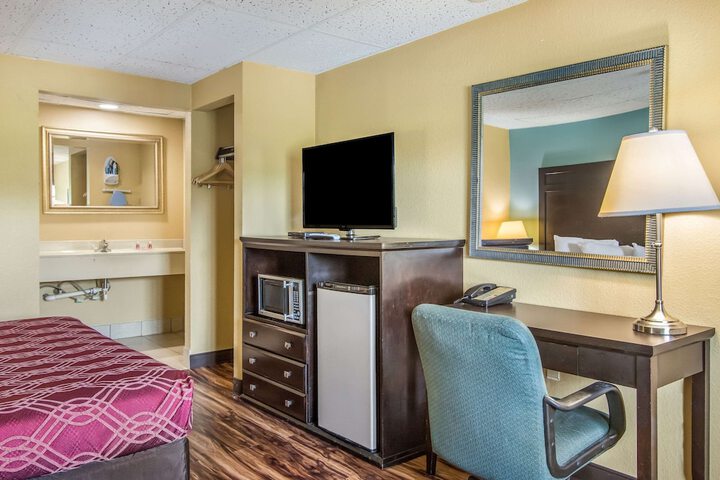 Room 12 of 16