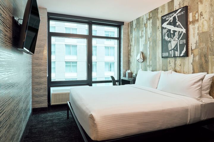 Room 5 of 32