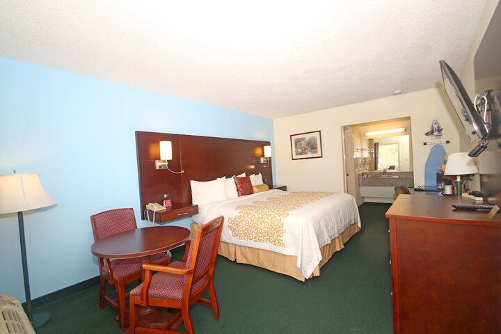 Room 34 of 40