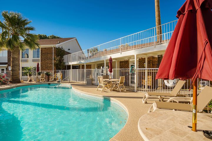 Pool 10 of 34