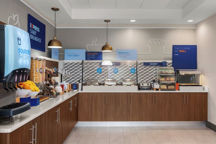 Holiday Inn Express & Suites Buford NE - Lake Lanier by IHG