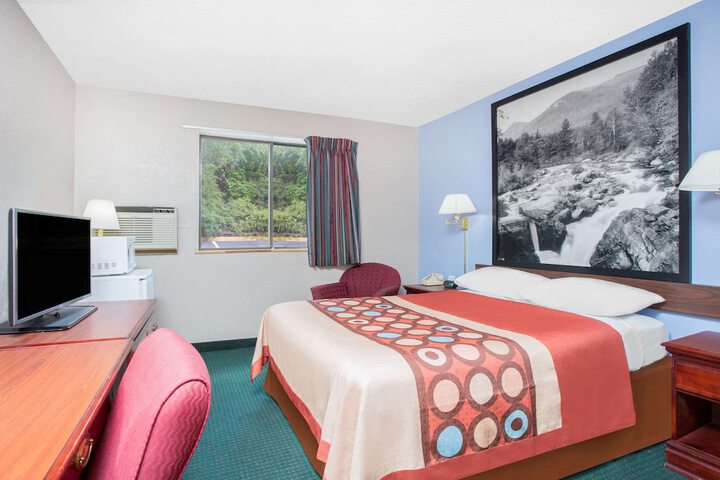 Room 6 of 24