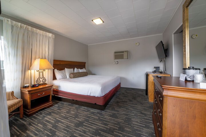 Scottys Lakeside Resort