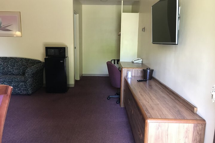 Room 25 of 38