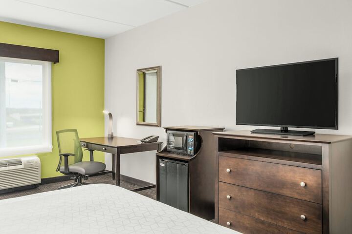 Holiday Inn Express & Suites Wilmington-Newark by IHG