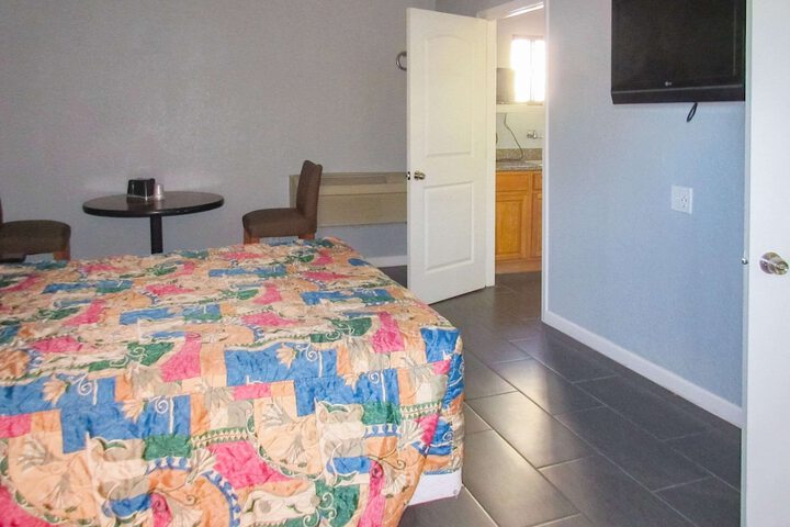 Room 8 of 8