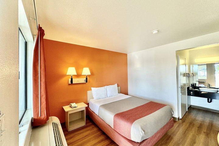 Motel 6 Bellflower CA - Los Angeles