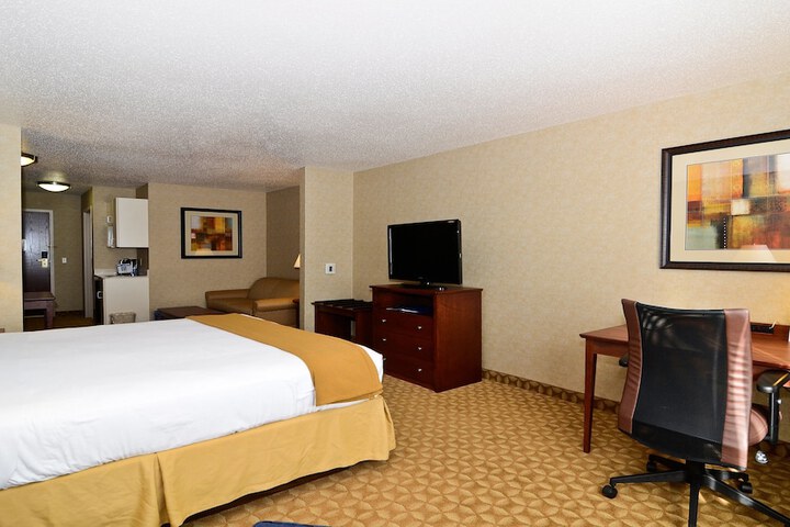 Holiday Inn Express Hotel & Suites Fort Atkinson by IHG