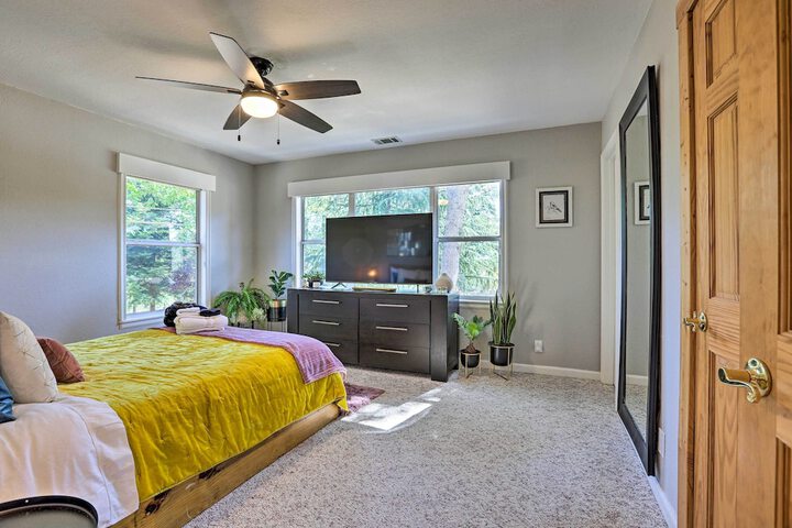 Luxe Auburn Hideaway w / Tennis Court & Views!