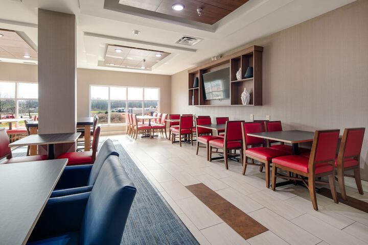 Holiday Inn Express & Suites Lenoir Cty by IHG