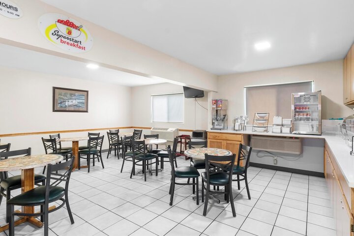 Super 8 by Wyndham Ogallala