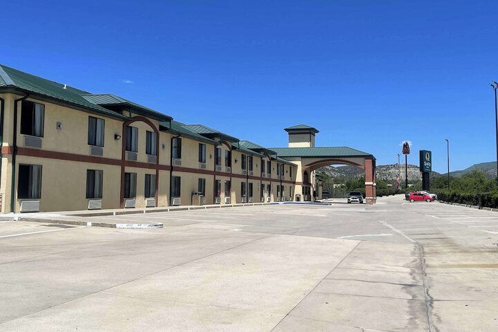 Hotel 4 of 33