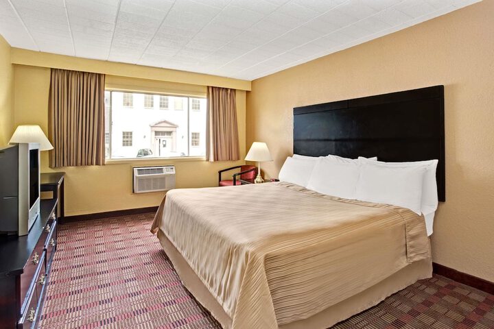 Room 8 of 15