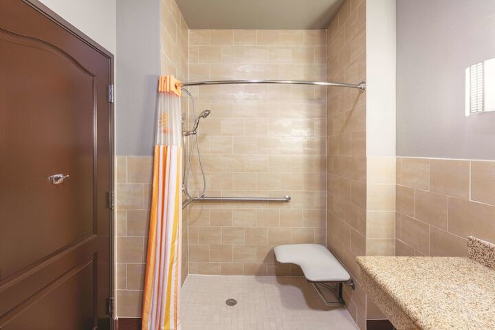La Quinta Inn & Suites by Wyndham Houston Bush Intl Airpt E