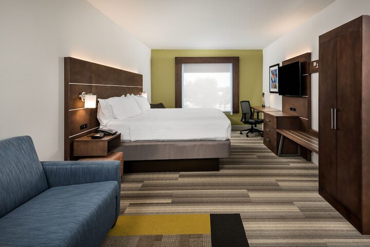 Room 17 of 38