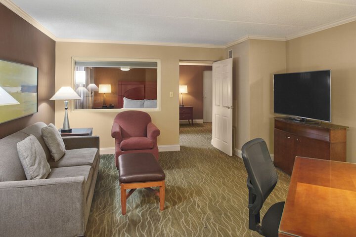 DoubleTree by Hilton Akron Fairlawn