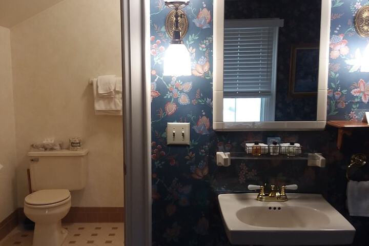 Room 47 of 61