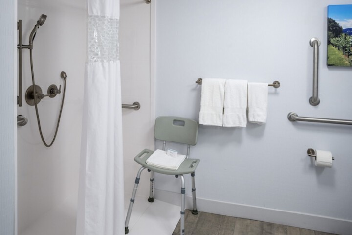 Hampton Inn Long Island / Commack