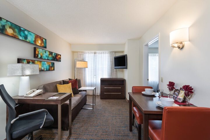 Room 15 of 32