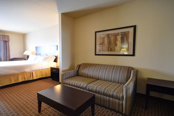 Room 27 of 40