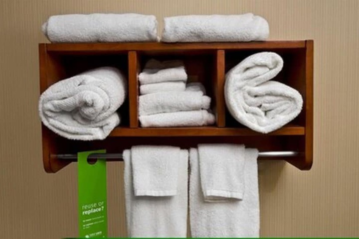 Room 32 of 43