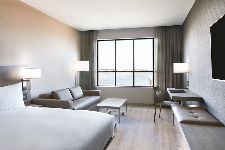 AC Hotel Portland Downtown / Waterfront ME