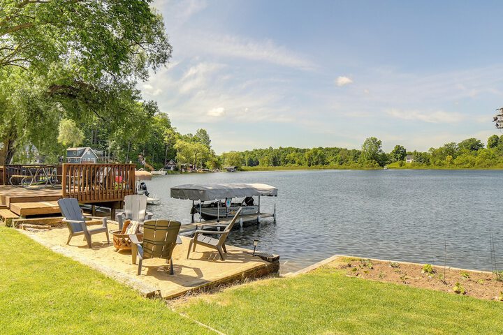 Big Pine Island Lake Cottage w / Boat Dock & Kayaks