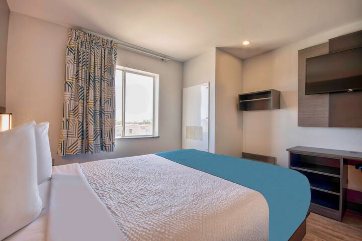Room 21 of 25
