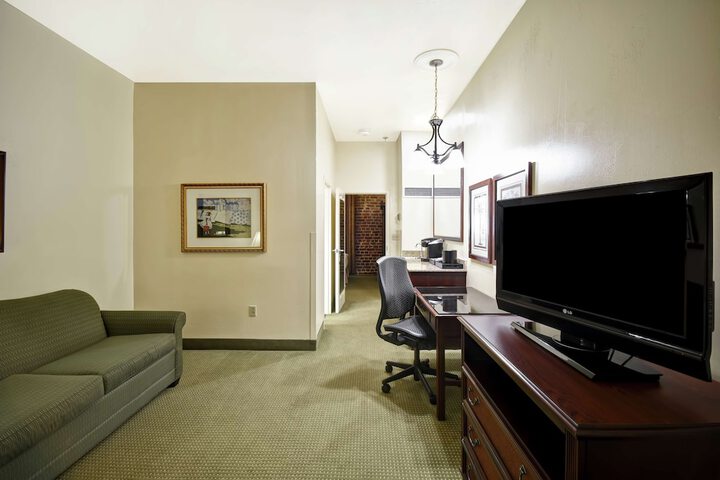 Room 25 of 46