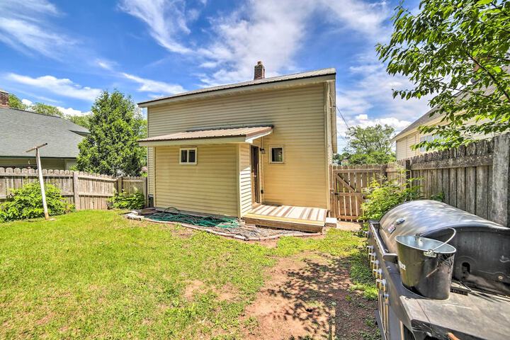 Cozy Ishpeming Cottage w / Lake & Park Views!