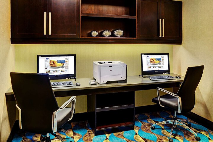 Business Center 36 of 36