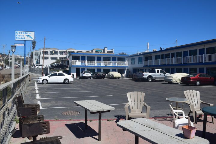 Dolphin Cove Motel