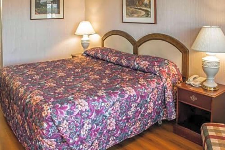 Rodeway Inn & Suites
