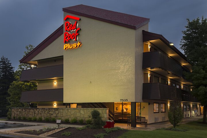 Red Roof Inn PLUS+ Chicago - Willowbrook