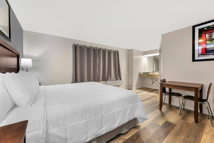 Rodeway Inn Lyons - La Grange