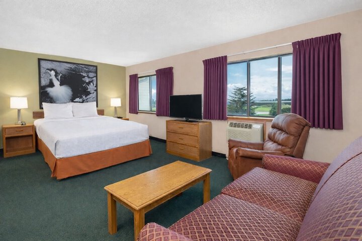 Super 8 by Wyndham Antigo