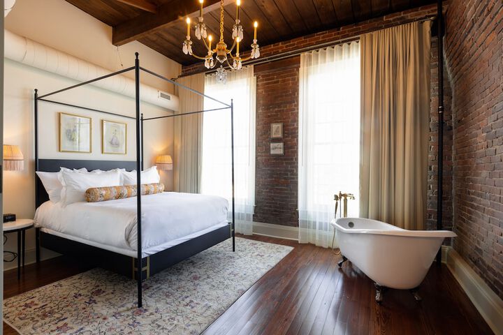 Hotel Cleo Knoxville Downtown, a Tribute Portfolio Hotel