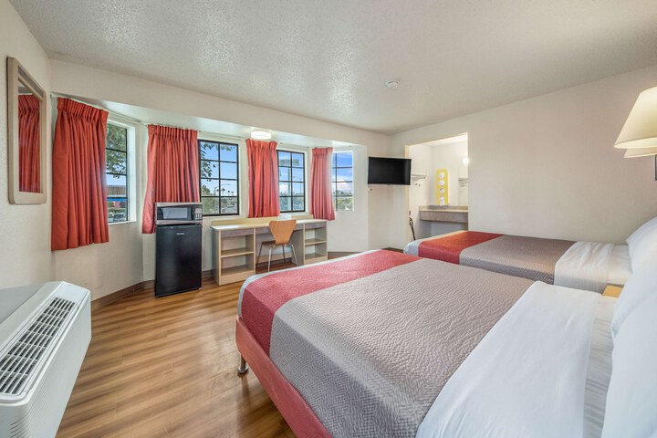 Room 48 of 65