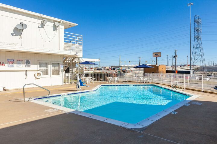 Pool 6 of 30