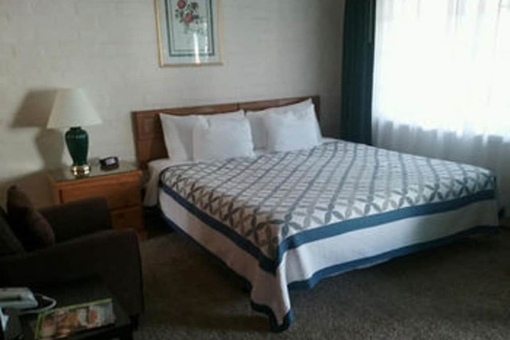 Room 16 of 19