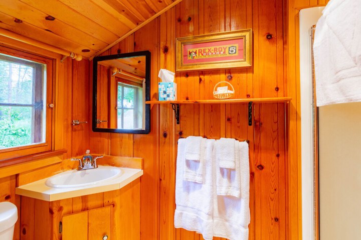 Lake Creek Lodge
