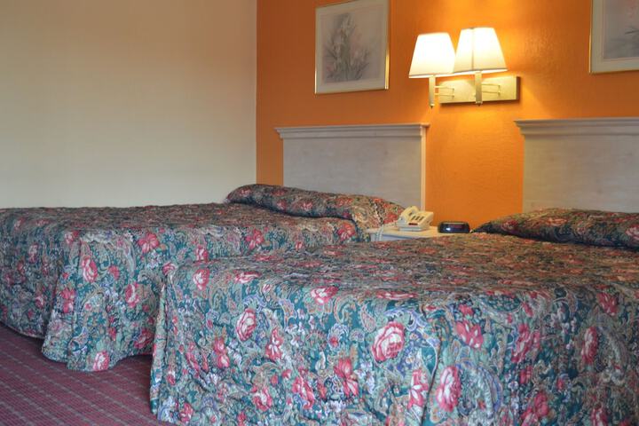 Travelers Inn