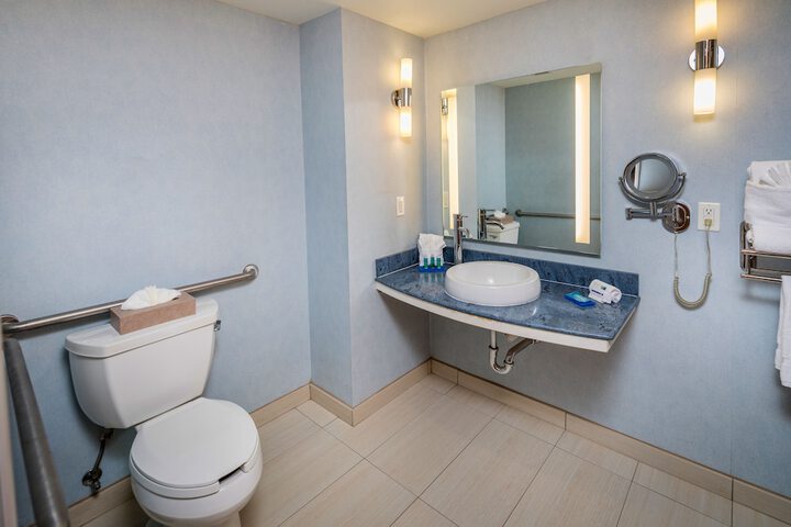 Holiday Inn Express and Suites Modesto by IHG