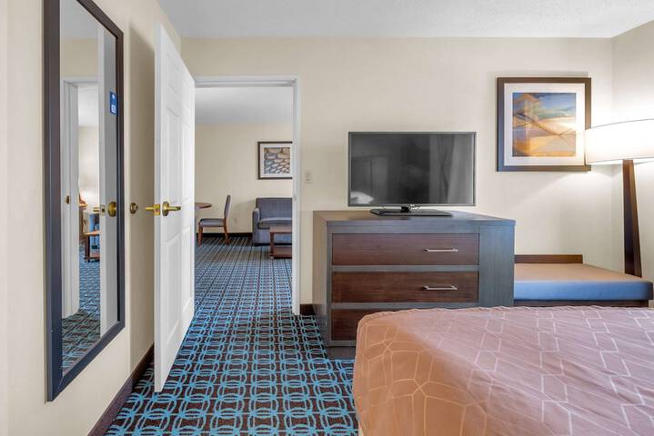 Room 44 of 66